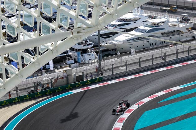 77 BOTTAS Valtteri (fin), Alfa Romeo F1 Team ORLEN C42, action during the Formula 1 Etihad Airways Abu Dhabi Grand Prix 2022, 22nd round of the 2022 FIA Formula One World Championship, WM, Weltmeisterschaft from November 18 to 20, 2022 on the Yas Marina Circuit, in Yas Island, Abu Dhabi - F1 - ABU DHABI GRAND PRIX 2022 DPPI Panoramic  00122049_GOOD7599.JPG