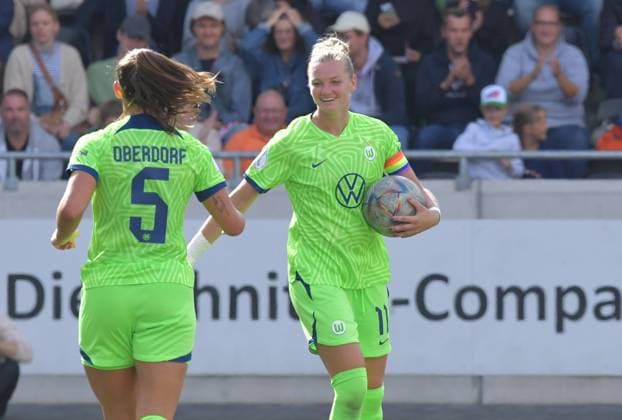 11 09 2022,Football, GER, DFB POKAL, season 2022 2023, 2 round, TÖNNIES ARENA, RHEDA WIEDENBRÜCK FSV Gütersloh VfL Wolfsburg 2 8 goal cheer VfL Wolfsburg Lena Sophie Oberdorf and scorer Alexandra Popp both VfL Wolfsburg, v L , action, frame, cross, facial expression, gesture, cheer, cheer, joy, rejoice