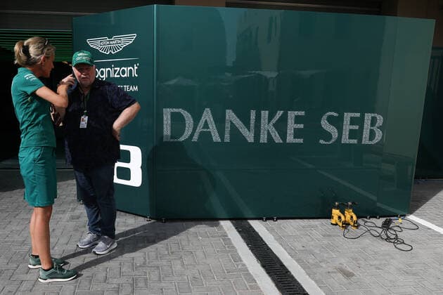 F1 Abu Dhabi Grand Prix Pracrtice 1 Norbert Vettel stands near the Danke Seb sign for Sebastian Vettel, near the Aston Martin Aramco garage, before the first practice ahead of the Formula 1 Abu Dhabi Grand Prix at Yas Marina Circuit in Abu Dhabi, United Arab Emirates on November 18, 2022. Abu Dhabi United Arab Emirates  Copyright: xJakubxPorzyckix originalFilename:porzycki-f1abudha221118_npmpV.jpg