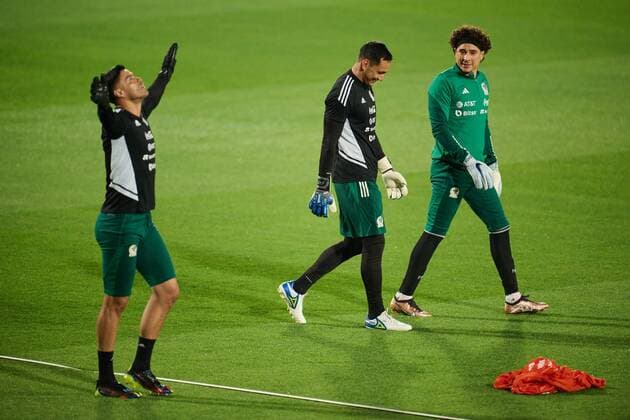 RECORD DATE NOT STATED FIFA World Cup, WM, Weltmeisterschaft, Fussball Qatar 2022 Mexico national team, Nationalteam Training Alfredo Talavera, Rodolfo Cota, Guillermo Ochoa during the training of the Mexican National Team (Mexico) prior to their debut against the Poland National Team in Group C of the FIFA World Cup Qatar 2022 at Al Khor facilities, on November 18, 2022. <br><br> Alfredo Talavera, Rodolfo Cota, Guillermo Ochoa durante el entrenamiento de la Seleccion Nacional Mexicana (Mexico) previo a su debut contra la Seleccion de Polonia en el Grupo C de la Copa Mundial de la FIFA Catar 2022 el Instalaciones de Al Khor, el 18 de noviembre de 2022. JOR DOHA QATAR Copyright: xJorgexMartinezx 20221118095420_FWC_Q22_GC_MEX_TRAI_TALAVERA8