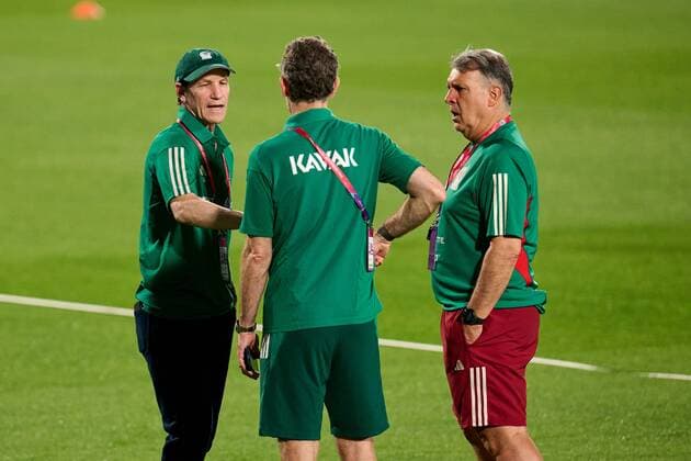 RECORD DATE NOT STATED FIFA World Cup, WM, Weltmeisterschaft, Fussball Qatar 2022 Mexico national team, Nationalteam Training Jaime Ordiales, Jorge Theiler Assistant coach and Gerardo Martino head coach during the training of the Mexican National Team (Mexico) prior to their debut against the Poland National Team in Group C of the FIFA World Cup Qatar 2022 at Al Khor facilities, on November 18, 2022. <br><br> Jaime Ordiales Director de Selecciones Nacionales, Jorge Theiler Auxiliar Tecnico y Gerardo Martino Director Tecnico durante el entrenamiento de la Seleccion Nacional Mexicana (Mexico) previo a su debut contra la Seleccion de Polonia en el Grupo C de la Copa Mundial de la FIFA Catar 2022 el Instalaciones de Al Khor, el 18 de noviembre de 2022. JOR DOHA QATAR  Copyright: xJorgexMartinezx 20221118094321_FWC_Q22_GC_MEX_TRAI_ORDIALES10