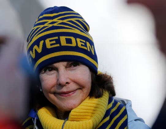 SOTSJI, RUSSLAND 20140215. Vinter OL , Olympiske leker i Sotsji 2014. Langrenn. Swedish king Carl Gustaf and queen Silvia talks to journalists after the women s cross-country 4x5 km relay in the Sochi 2014 Winter Olympics, Sochi, Russia, in the Laura Cross-country Ski & Biathlon Center, 15th of February 2014. Norwegian team, 1-1 (r) Heidi Weng, 1-2 (g) Therese Johaug, 1-2 (y) Astrid Uhrenholdt Jacobsen and 1-3 (b) Marit Bjorgen. SOTJI RYSSLAND x10550x *** SOTSJI, RUSSIA 20140215 Winter Olympics , Olympic Games in Sochi 2014 Langrenn Swedish king Carl Gustaf and queen Silvia talks to journalists after the women s cross country 4x5 km relay in the Sochi 2014 Winter Olympics, Sochi, Russia, in the Laura Cross country Ski Biathlon Center, 15th of February 2014 Norwegian team, 1 1 r Heidi Weng, 1 2 g Therese Johaug, 1 2 y Astrid Uhrenholdt Jacobsen and 1 3 b Marit Bjorgen SOTJI RYSSLAND x10550x  Copyright: xAserud,xLisex OS SOTJI 2014 DROTTNING SILVIA