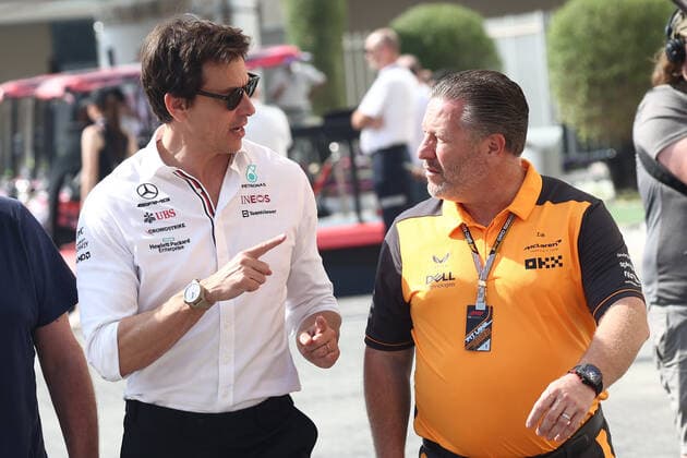 F1 Abu Dhabi Grand Prix Practice 3 Toto Wolff and Zak Brown before the third practice ahead of the Formula 1 Abu Dhabi Grand Prix at Yas Marina Circuit in Abu Dhabi, United Arab Emirates on November 19, 2022. Abu Dhabi United Arab Emirates  Copyright: xJakubxPorzyckix originalFilename:porzycki-f1abudha221119_npQnw.jpg