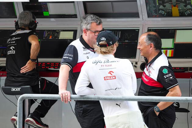 BOTTAS Valtteri (fin), Alfa Romeo F1 Team ORLEN C42, VASSEUR Frederic (fra), Team Principal of Alfa Romeo F1 Team ORLEN, portrait during the Formula 1 Etihad Airways Abu Dhabi Grand Prix 2022, 22nd round of the 2022 FIA Formula One World Championship, WM, Weltmeisterschaft from November 18 to 20, 2022 on the Yas Marina Circuit, in Yas Island, Abu Dhabi - F1 - ABU DHABI GRAND PRIX 2022 DPPI Panoramic  00122049_GOOD9483.JPG