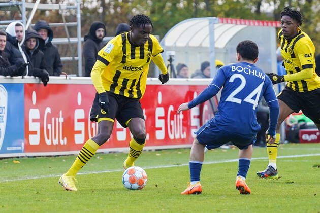 Saturday, 19 11 2022 Season 2022 2023 10 Matchday A Junior Bundesliga, U19 Bundesliga at Nachwuchszentrum, Bochum, Germany VfL Bochum U19 BV Borussia Dortmund U19 Ayukayoh Mengot Borussia Dortmund U19 25
