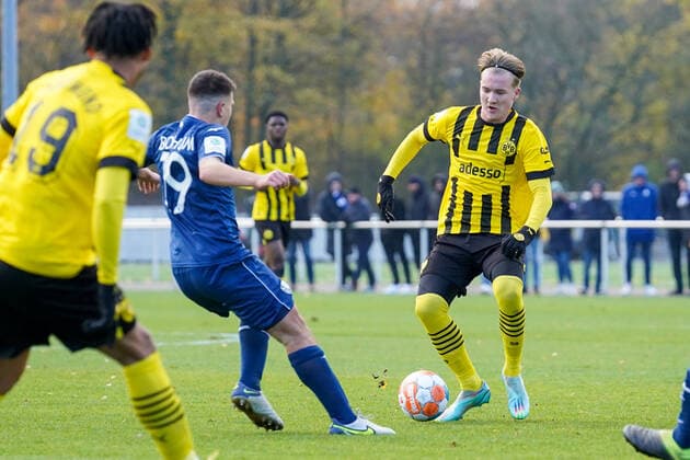 Saturday, 19 11 2022 Season 2022 2023 10 Matchday A Junior Bundesliga, U19 Bundesliga at Nachwuchszentrum, Bochum, Germany VfL Bochum U19 BV Borussia Dortmund U19 Julian Rijkhoff Borussia Dortmund U19 9