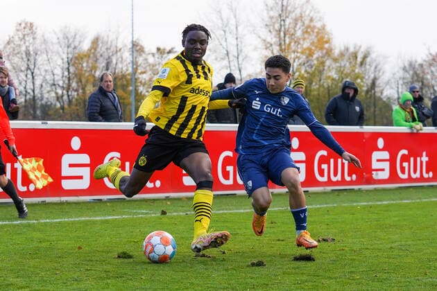 Saturday, 19 11 2022 Season 2022 2023 10 Matchday A Junior Bundesliga, U19 Bundesliga at Nachwuchszentrum, Bochum, Germany VfL Bochum U19 BV Borussia Dortmund U19 Ayukayoh Mengot Borussia Dortmund U19 25