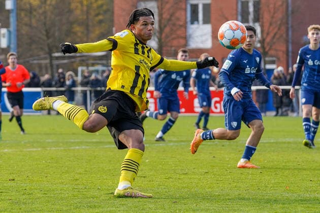 Saturday, 19 11 2022 Season 2022 2023 10 Matchday A Junior Bundesliga, U19 Bundesliga im Nachwuchszentrum, Bochum, Germany VfL Bochum U19 BV Borussia Dortmund U19 Paris Josua Brunner Borussia Dortmund U19 19