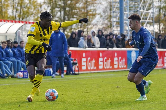 Saturday, 19 11 2022 Season 2022 2023 10 Matchday A Junior Bundesliga, U19 Bundesliga at Nachwuchszentrum, Bochum, Germany VfL Bochum U19 BV Borussia Dortmund U19 Ayukayoh Mengot Borussia Dortmund U19 25