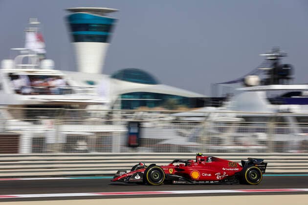 55 SAINZ Carlos (spa), Scuderia Ferrari F1-75, action during the Formula 1 Etihad Airways Abu Dhabi Grand Prix 2022, 22nd round of the 2022 FIA Formula One World Championship, WM, Weltmeisterschaft from November 18 to 20, 2022 on the Yas Marina Circuit, in Yas Island, Abu Dhabi - F1 - ABU DHABI GRAND PRIX 2022 DPPI Panoramic  00122049_AV6_7040.JPG