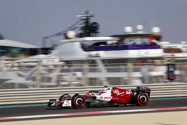 24 ZHOU Guanyu (chi), Alfa Romeo F1 Team ORLEN C42, action during the Formula 1 Etihad Airways Abu Dhabi Grand Prix 2022, 22nd round of the 2022 FIA Formula One World Championship, WM, Weltmeisterschaft from November 18 to 20, 2022 on the Yas Marina Circuit, in Yas Island, Abu Dhabi - F1 - ABU DHABI GRAND PRIX 2022 DPPI Panoramic  00122049_AV6_7055.JPG