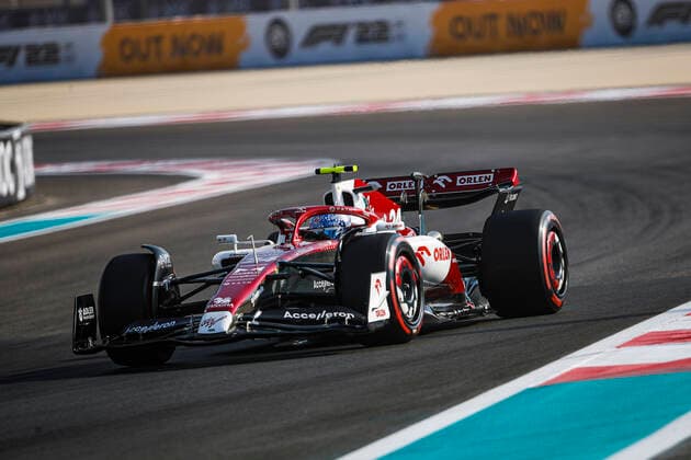 24 ZHOU Guanyu (chi), Alfa Romeo F1 Team ORLEN C42, action during the Formula 1 Etihad Airways Abu Dhabi Grand Prix 2022, 22nd round of the 2022 FIA Formula One World Championship, WM, Weltmeisterschaft from November 18 to 20, 2022 on the Yas Marina Circuit, in Yas Island, Abu Dhabi - F1 - ABU DHABI GRAND PRIX 2022 DPPI Panoramic  00122049__V2_5260.JPG