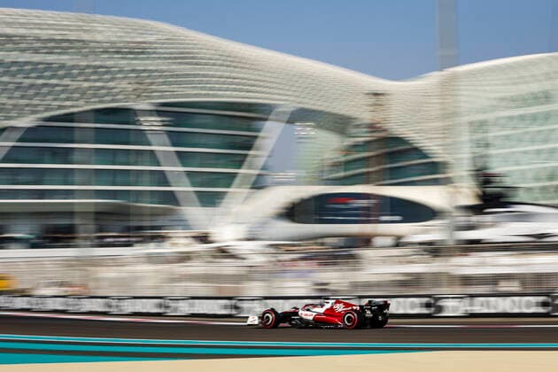 77 BOTTAS Valtteri (fin), Alfa Romeo F1 Team ORLEN C42, action during the Formula 1 Etihad Airways Abu Dhabi Grand Prix 2022, 22nd round of the 2022 FIA Formula One World Championship, WM, Weltmeisterschaft from November 18 to 20, 2022 on the Yas Marina Circuit, in Yas Island, Abu Dhabi - F1 - ABU DHABI GRAND PRIX 2022 DPPI Panoramic  00122049_AV6_7146.JPG
