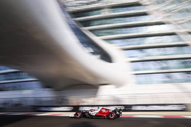 24 ZHOU Guanyu (chi), Alfa Romeo F1 Team ORLEN C42, action during the Formula 1 Etihad Airways Abu Dhabi Grand Prix 2022, 22nd round of the 2022 FIA Formula One World Championship, WM, Weltmeisterschaft from November 18 to 20, 2022 on the Yas Marina Circuit, in Yas Island, Abu Dhabi - F1 - ABU DHABI GRAND PRIX 2022 DPPI Panoramic  00122049_AV6_7265.JPG