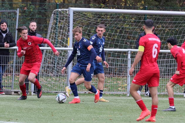 Sport Viktoria Köln vs 1 FC Köln, A Junior Bundesliga West, Sportpark Höhenberg, from left Jonah Benedict Sticker, Meiko Wäschenbach 1 FC Köln , 19 11 2021, photo.