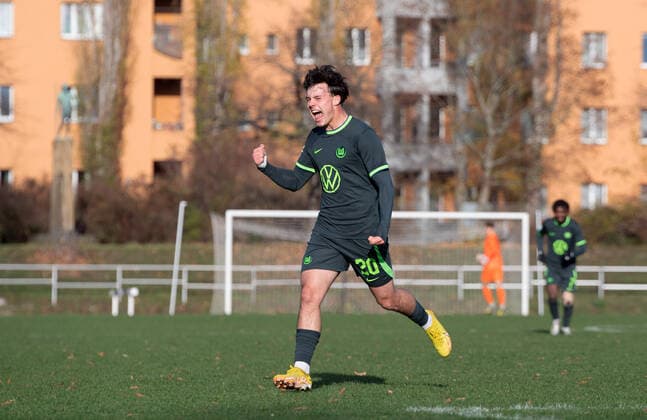 Football, A Juniors, season 2022 2023, A Juniors Bundesliga Nord Nordost 10 matchday , FC Viktoria 1889 Berlin U19 VfL Wolfsburg U19, Matthew Till Meier Wolfsburg U19 , cheering after goal to 0 2, 19 11 2022, Copyright: xSebastianxRäppold MatthiasxKochx