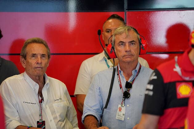 FORMULA 1 ETIHAD AIRWAYS ABU DHABI GRAND PRIX 2022 19 11 2022, Yas Marina Circuit, Abu Dhabi, FORMULA 1 ETIHAD AIRWAYS ABU DHABI GRAND PRIX 2022 , in picture Jacques Bernard Jacky Ickx with Carlos Sainz Sr in the Ferrari Pit nordphotoxGmbHx xBratic nph00250