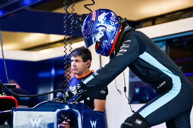 ALBON Alexander (tha), Williams Racing FW44, portrait during the Formula 1 Etihad Airways Abu Dhabi Grand Prix 2022, 22nd round of the 2022 FIA Formula One World Championship, WM, Weltmeisterschaft from November 18 to 20, 2022 on the Yas Marina Circuit, in Yas Island, Abu Dhabi - F1 - ABU DHABI GRAND PRIX 2022 DPPI Panoramic  00122049_AV6_6946