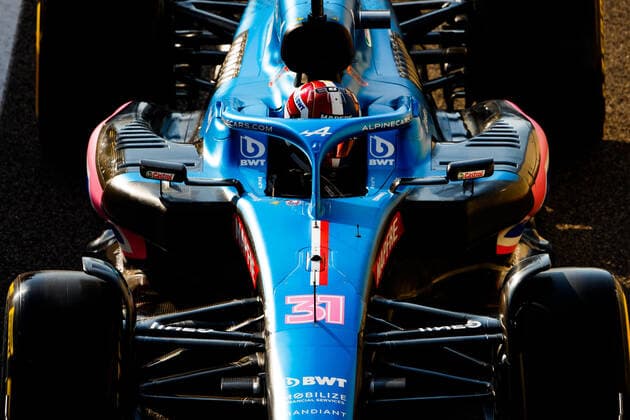 31 OCON Esteban (fra), Alpine F1 Team A522, action during the Formula 1 Etihad Airways Abu Dhabi Grand Prix 2022, 22nd round of the 2022 FIA Formula One World Championship, WM, Weltmeisterschaft from November 18 to 20, 2022 on the Yas Marina Circuit, in Yas Island, Abu Dhabi - F1 - ABU DHABI GRAND PRIX 2022 DPPI Panoramic  00122049__V2_5110