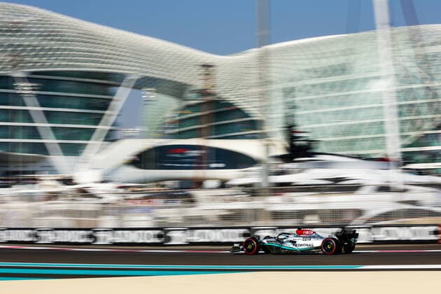 63 RUSSELL George (gbr), Mercedes AMG F1 Team W13, action during the Formula 1 Etihad Airways Abu Dhabi Grand Prix 2022, 22nd round of the 2022 FIA Formula One World Championship, WM, Weltmeisterschaft from November 18 to 20, 2022 on the Yas Marina Circuit, in Yas Island, Abu Dhabi - F1 - ABU DHABI GRAND PRIX 2022 DPPI Panoramic  00122049_AV6_7085