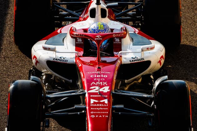 24 ZHOU Guanyu (chi), Alfa Romeo F1 Team ORLEN C42, action during the Formula 1 Etihad Airways Abu Dhabi Grand Prix 2022, 22nd round of the 2022 FIA Formula One World Championship, WM, Weltmeisterschaft from November 18 to 20, 2022 on the Yas Marina Circuit, in Yas Island, Abu Dhabi - F1 - ABU DHABI GRAND PRIX 2022 DPPI Panoramic  00122049__V2_5151