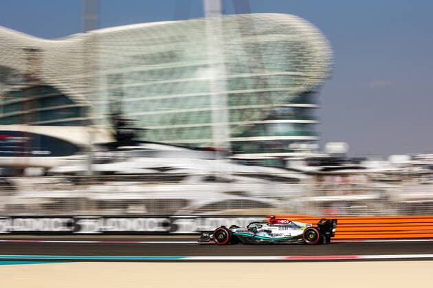 44 HAMILTON Lewis (gbr), Mercedes AMG F1 Team W13, action during the Formula 1 Etihad Airways Abu Dhabi Grand Prix 2022, 22nd round of the 2022 FIA Formula One World Championship, WM, Weltmeisterschaft from November 18 to 20, 2022 on the Yas Marina Circuit, in Yas Island, Abu Dhabi - F1 - ABU DHABI GRAND PRIX 2022 DPPI Panoramic  00122049_AV6_7140