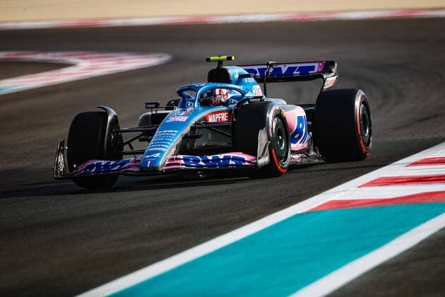 31 OCON Esteban (fra), Alpine F1 Team A522, action during the Formula 1 Etihad Airways Abu Dhabi Grand Prix 2022, 22nd round of the 2022 FIA Formula One World Championship, WM, Weltmeisterschaft from November 18 to 20, 2022 on the Yas Marina Circuit, in Yas Island, Abu Dhabi - F1 - ABU DHABI GRAND PRIX 2022 DPPI Panoramic  00122049__V2_5210