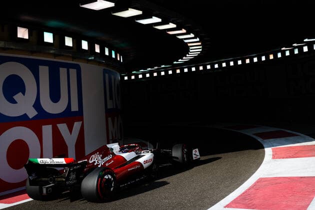 77 BOTTAS Valtteri (fin), Alfa Romeo F1 Team ORLEN C42, action during the Formula 1 Etihad Airways Abu Dhabi Grand Prix 2022, 22nd round of the 2022 FIA Formula One World Championship, WM, Weltmeisterschaft from November 18 to 20, 2022 on the Yas Marina Circuit, in Yas Island, Abu Dhabi - F1 - ABU DHABI GRAND PRIX 2022 DPPI Panoramic  20221119_G00D9092