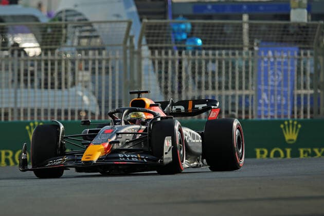 19th November 2022; Yas Marina Circuit, Yas Island, Abu Dhabi; Max Verstappen (NED) Oracle Red Bull Racing RB18, during pre-qualifying practise at the F1 Grand Prix of Abu Dhabi  ActionPlus12450413 HeulerxAndrey