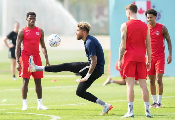 November 19, 2022, DOHA, QATAR: Canada goalkeeper Dayne St. Clair, centre, kicks the ball with teammates during practice ahead of the World Cup in Doha, Qatar on Saturday, November 19, 2022. Canada News - November 19, 2022  - ZUMAc35_ 20221119_zaf_c35_040 Copyright: xNathanxDenettex