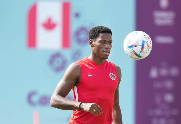 November 19, 2022, DOHA, QATAR: Canada forward Jonathan David (20) eyes the ball during practice ahead of the World Cup in Doha, Qatar on Saturday, November 19, 2022. Canada News - November 19, 2022  - ZUMAc35_ 20221119_zaf_c35_044 Copyright: xNathanxDenettex