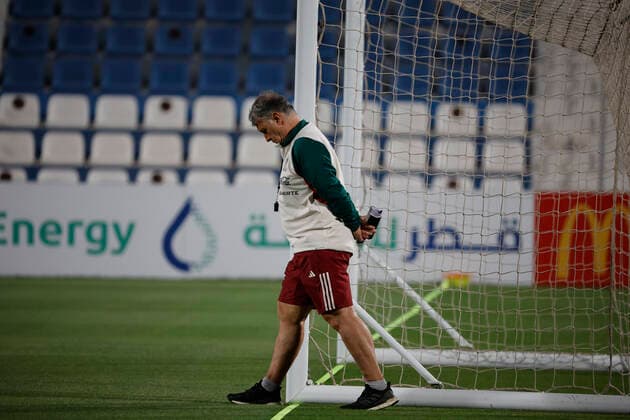 Mexico s head coach Gerardo Tata Martino leads a training session of the team held at Al Khor Stadium in Doha, Qatar, 19 November 2022, on the eve of inauguration soccer match of FIFA World Cup, WM, Weltmeisterschaft, Fussball Qatar 2022 between Qatar and Ecuador. FIFA World Cup Qatar 2022 - Mexicos training session !ACHTUNG: NUR REDAKTIONELLE NUTZUNG!  Copyright: xJosexMendezx EVE029 20221119-c987567a99e6d77878b29e953dfd9cd01ea40760