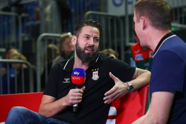 19 11 2022, xtgx, handball Liqui Moly HBL, SC Magdeburg THW Kiel emspor v l Bennet Wiegert Magdeburg, coach in Sky Interview Magdeburg.