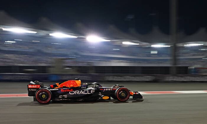 19th November 2022; Yas Marina Circuit, Yas Island, Abu Dhabi; Max Verstappen (NED) Oracle Red Bull Racing RB18, during qualifying at the F1 Grand Prix of Abu Dhabi  ActionPlus12450635 HeulerxAndrey