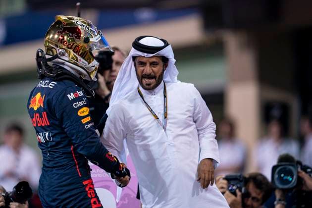 November 19, 2022, Abu Dhabi, United Arab Emirates: MAX VERSTAPPEN of the Netherlands and Red Bull Racing shakes hands with MOHAMMED BEN SULAYEM (FIA President) after the qualifying session of the 2022 FIA Formula 1 Abu Dhabi Grand Prix at Yas Marina Circuit in Abu Dhabi, United Arab Emirates. Abu Dhabi United Arab Emirates - ZUMAg147 20221119_zap_g147_006 Copyright: xJamesxGasperottix