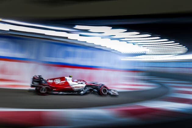 24 ZHOU Guanyu (chi), Alfa Romeo F1 Team ORLEN C42, action during the Formula 1 Etihad Airways Abu Dhabi Grand Prix 2022, 22nd round of the 2022 FIA Formula One World Championship, WM, Weltmeisterschaft from November 18 to 20, 2022 on the Yas Marina Circuit, in Yas Island, Abu Dhabi - F1 - ABU DHABI GRAND PRIX 2022 DPPI Panoramic  00122049_AV6_7654