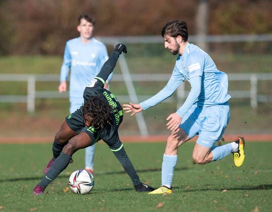 Football, A Juniors, season 2022 2023, A Juniors Bundesliga Nord Nordost 10 matchday , FC Viktoria 1889 Berlin U19 VfL Wolfsburg U19, v l Joao Arlete Pinto Wolfsburg U19 , Kurjakus Nathanael Jakob Viktoria U19 , 19 11 2022, Copyright: xSebastianxRäppold MatthiasxKochx