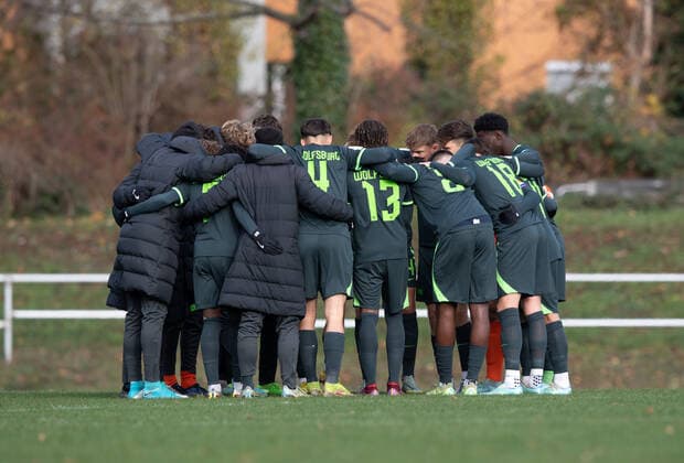 Football, A Juniors, season 2022 2023, A Juniors Bundesliga Nord Nordost 10 matchday , FC Viktoria 1889 Berlin U19 VfL Wolfsburg U19, Wolfsburg before the match, 19 11 2022, Copyright: xSebastianxRäppold MatthiasxKochx
