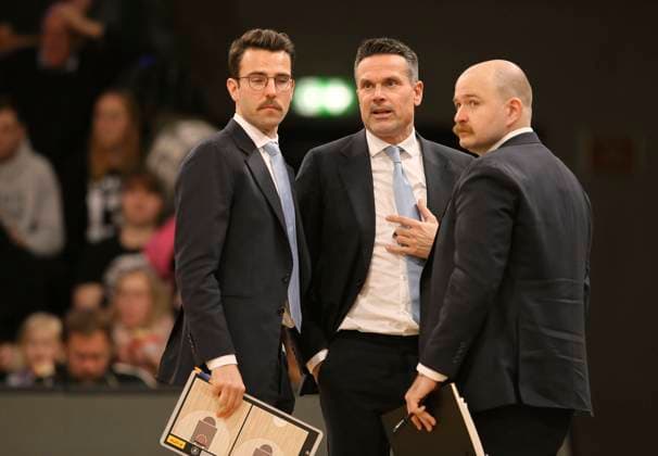 skeptical face at coach Raoul Korner Towers with co-trainer Benka Barloschky left and co-trainer Stefan Grasegger right Basketball Men BBL on Sat 22 10 2022 Hamburg Towers - Telekom Baskets Bonn