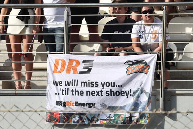 F1 Abu Dhabi Grand Prix Daniel Ricciardo fans ahead of the Formula 1 Abu Dhabi Grand Prix at Yas Marina Circuit in Abu Dhabi, United Arab Emirates on November 20, 2022. Abu Dhabi United Arab Emirates  Copyright: xJakubxPorzyckix originalFilename:porzycki-f1abudha221120_npkv8.jpg