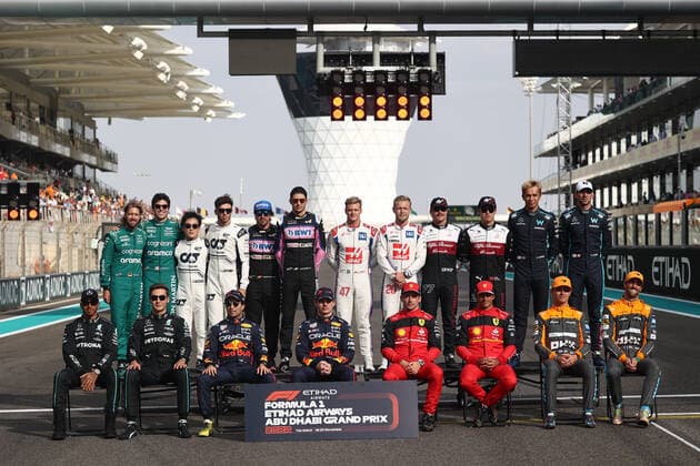 F1 Abu Dhabi Grand Prix Formula 1 drivers pose for the end of year photo ahead of the Formula 1 Abu Dhabi Grand Prix at Yas Marina Circuit in Abu Dhabi, United Arab Emirates on November 20, 2022. Abu Dhabi United Arab Emirates  Copyright: xJakubxPorzyckix originalFilename:porzycki-f1abudha221120_npO8a.jpg