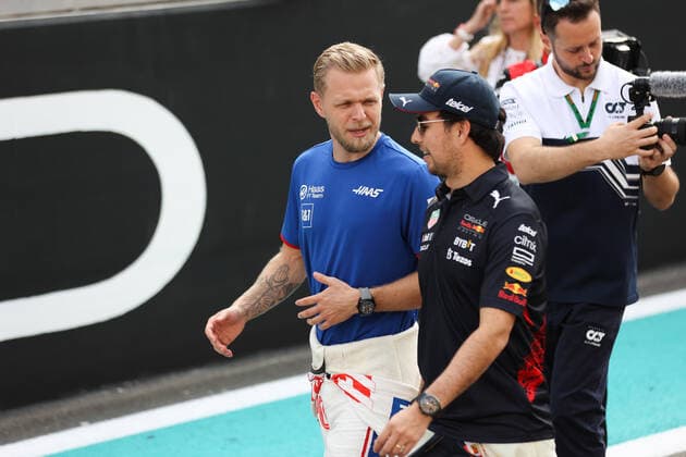 MAGNUSSEN Kevin (den), Haas F1 Team VF-22 Ferrari, PEREZ Sergio (mex), Red Bull Racing RB18, portrait during the Formula 1 Etihad Airways Abu Dhabi Grand Prix 2022, 22nd round of the 2022 FIA Formula One World Championship, WM, Weltmeisterschaft from November 18 to 20, 2022 on the Yas Marina Circuit, in Yas Island, Abu Dhabi - F1 - ABU DHABI GRAND PRIX 2022 - RACE DPPI Panoramic 00122050_AV6_8250