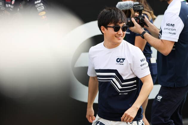 TSUNODA Yuki (jap), Scuderia AlphaTauri AT03, portrait during the Formula 1 Etihad Airways Abu Dhabi Grand Prix 2022, 22nd round of the 2022 FIA Formula One World Championship, WM, Weltmeisterschaft from November 18 to 20, 2022 on the Yas Marina Circuit, in Yas Island, Abu Dhabi - F1 - ABU DHABI GRAND PRIX 2022 - RACE DPPI Panoramic  00122050_AV6_8262