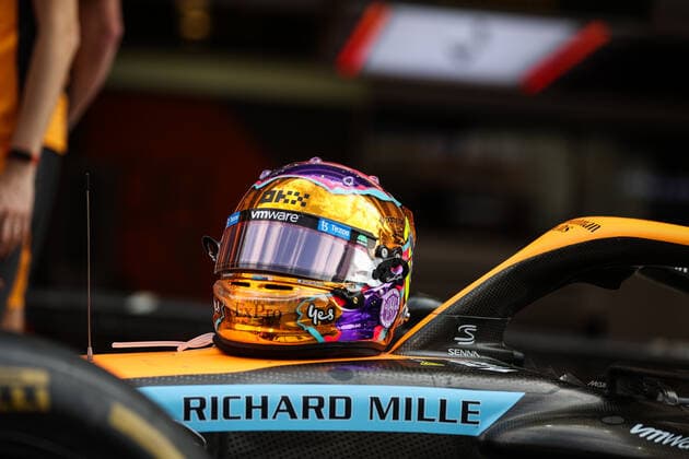 helmet, casque, RICCIARDO Daniel (aus), McLaren F1 Team MCL36, portrait during the Formula 1 Etihad Airways Abu Dhabi Grand Prix 2022, 22nd round of the 2022 FIA Formula One World Championship, WM, Weltmeisterschaft from November 18 to 20, 2022 on the Yas Marina Circuit, in Yas Island, Abu Dhabi - F1 - ABU DHABI GRAND PRIX 2022 - RACE DPPI Panoramic 00122050_AV6_8165