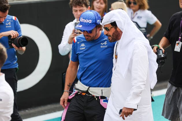 ALONSO Fernando (spa), Alpine F1 Team A522, BEN SULAYEM Mohammed (uae), President of the FIA, portrait during the Formula 1 Etihad Airways Abu Dhabi Grand Prix 2022, 22nd round of the 2022 FIA Formula One World Championship, WM, Weltmeisterschaft from November 18 to 20, 2022 on the Yas Marina Circuit, in Yas Island, Abu Dhabi - F1 - ABU DHABI GRAND PRIX 2022 - RACE DPPI Panoramic 00122050_AV6_8278