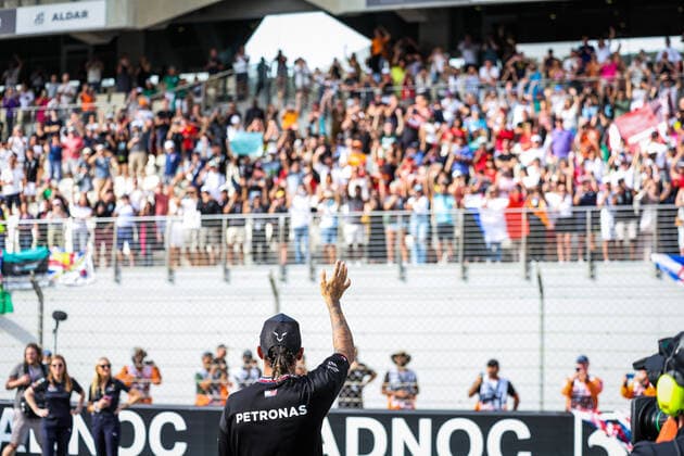 HAMILTON Lewis (gbr), Mercedes AMG F1 Team W13, portrait during the Formula 1 Etihad Airways Abu Dhabi Grand Prix 2022, 22nd round of the 2022 FIA Formula One World Championship, WM, Weltmeisterschaft from November 18 to 20, 2022 on the Yas Marina Circuit, in Yas Island, Abu Dhabi - F1 - ABU DHABI GRAND PRIX 2022 - RACE DPPI Panoramic  20221120_GOOD0073