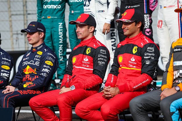 LECLERC Charles (mco), Scuderia Ferrari F1-75, SAINZ Carlos (spa), Scuderia Ferrari F1-75, portrait during the Formula 1 Etihad Airways Abu Dhabi Grand Prix 2022, 22nd round of the 2022 FIA Formula One World Championship, WM, Weltmeisterschaft from November 18 to 20, 2022 on the Yas Marina Circuit, in Yas Island, Abu Dhabi - F1 - ABU DHABI GRAND PRIX 2022 - RACE DPPI Panoramic  20221120_GOOD0144