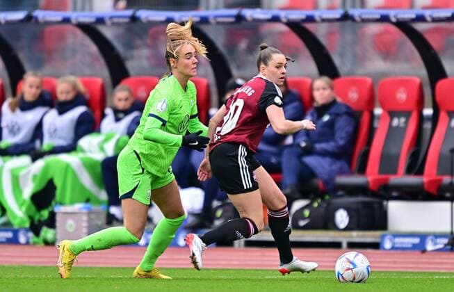 20 11 2022 Football Women Season 2022 2023 DFB Pokal Club Cup Round of 16 1 FC Nürnberg FCN Club VfL Wolfsburg Sportfoto Zink regulations prohibit any use of photographs as image sequences and or quasi video Jill Roord 14, VfL Wolfsburg Luisa Richert 10, 1 FC Nürnberg FCN