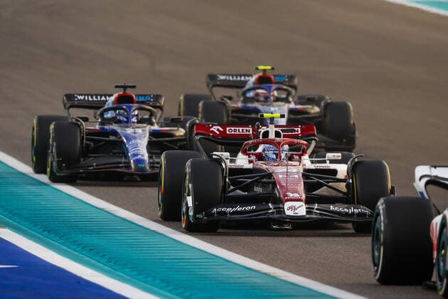 24 ZHOU Guanyu (chi), Alfa Romeo F1 Team ORLEN C42, action during the Formula 1 Etihad Airways Abu Dhabi Grand Prix 2022, 22nd round of the 2022 FIA Formula One World Championship, WM, Weltmeisterschaft from November 18 to 20, 2022 on the Yas Marina Circuit, in Yas Island, Abu Dhabi - F1 - ABU DHABI GRAND PRIX 2022 - RACE DPPI Panoramic  00122050__V2_6429.JPG