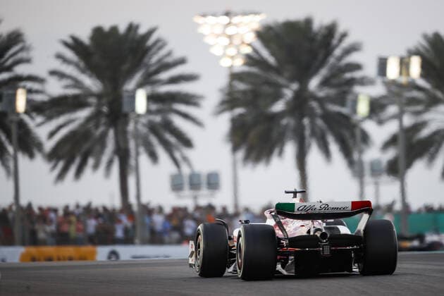 77 BOTTAS Valtteri (fin), Alfa Romeo F1 Team ORLEN C42, action during the Formula 1 Etihad Airways Abu Dhabi Grand Prix 2022, 22nd round of the 2022 FIA Formula One World Championship, WM, Weltmeisterschaft from November 18 to 20, 2022 on the Yas Marina Circuit, in Yas Island, Abu Dhabi - F1 - ABU DHABI GRAND PRIX 2022 - RACE DPPI Panoramic  00122050__V2_6650.JPG